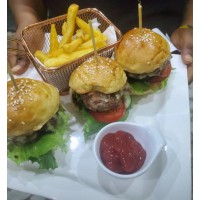 Mini burgers with fries