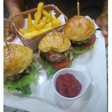 Mini burgers with fries