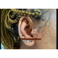 Tragus piercing 