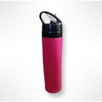 Rubber hot and cold water bottle, resilient, perfect for sports and pain relief.