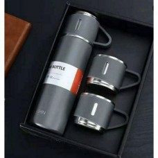 Vacuum hot water flask with 2 cups