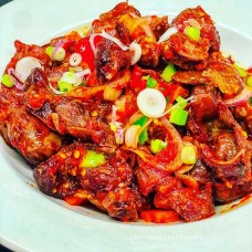 Fried chicken wings in sauce 