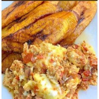 Fried plantain with egg sauce 